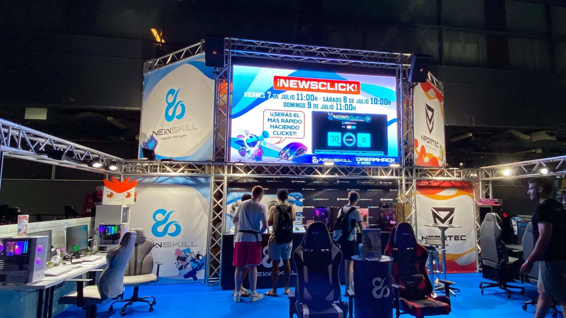 Stand NewSkill y nfortec en DreamHack by Future Works