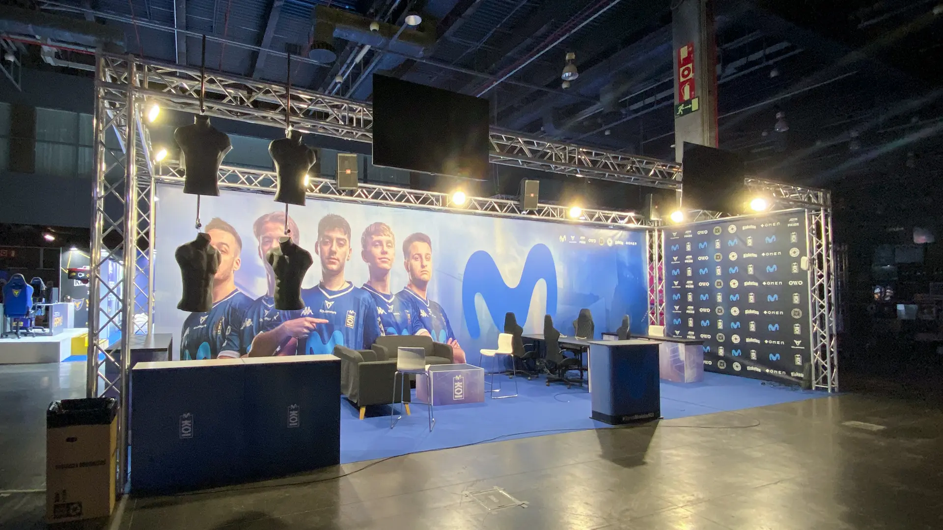 Stand de Movistar KOI en OWN 2024 by Future Works