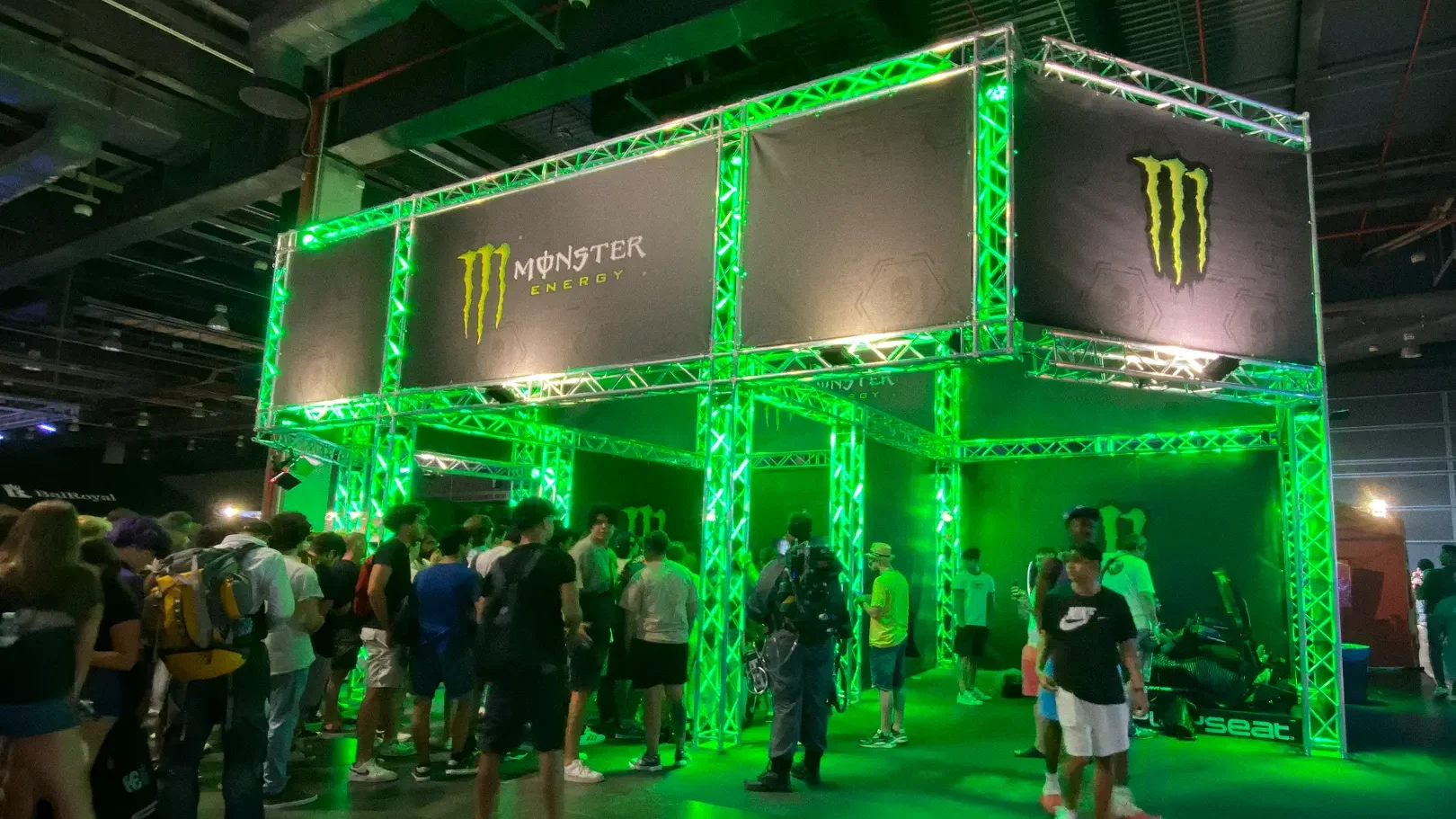 Stand de Monster en OWN 2024